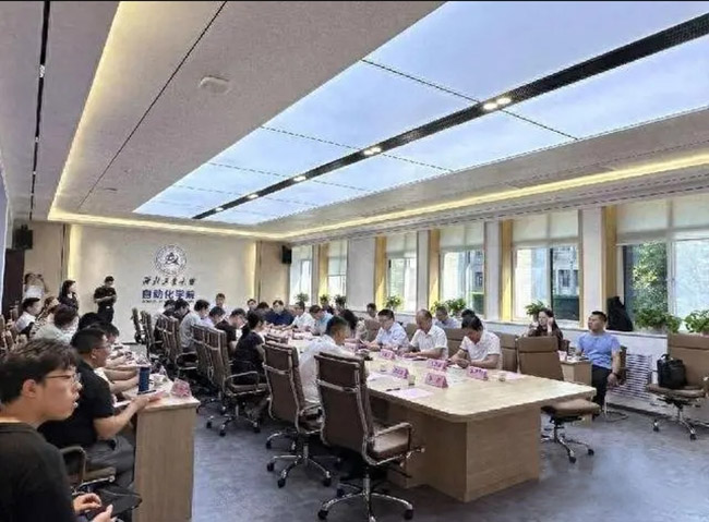 西安西瑪電機(jī)與西北工業(yè)大學(xué)開展“雙進(jìn)”活動(dòng),共推科技創(chuàng)新與產(chǎn)業(yè)升級(jí) 西安西瑪電機(jī)與西北工業(yè)大學(xué)開展“雙進(jìn)”活動(dòng),共推科技創(chuàng)新與產(chǎn)業(yè)升級(jí)